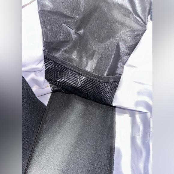 Thirty-One Deluxe Utility Tote - Picture 4 of 7